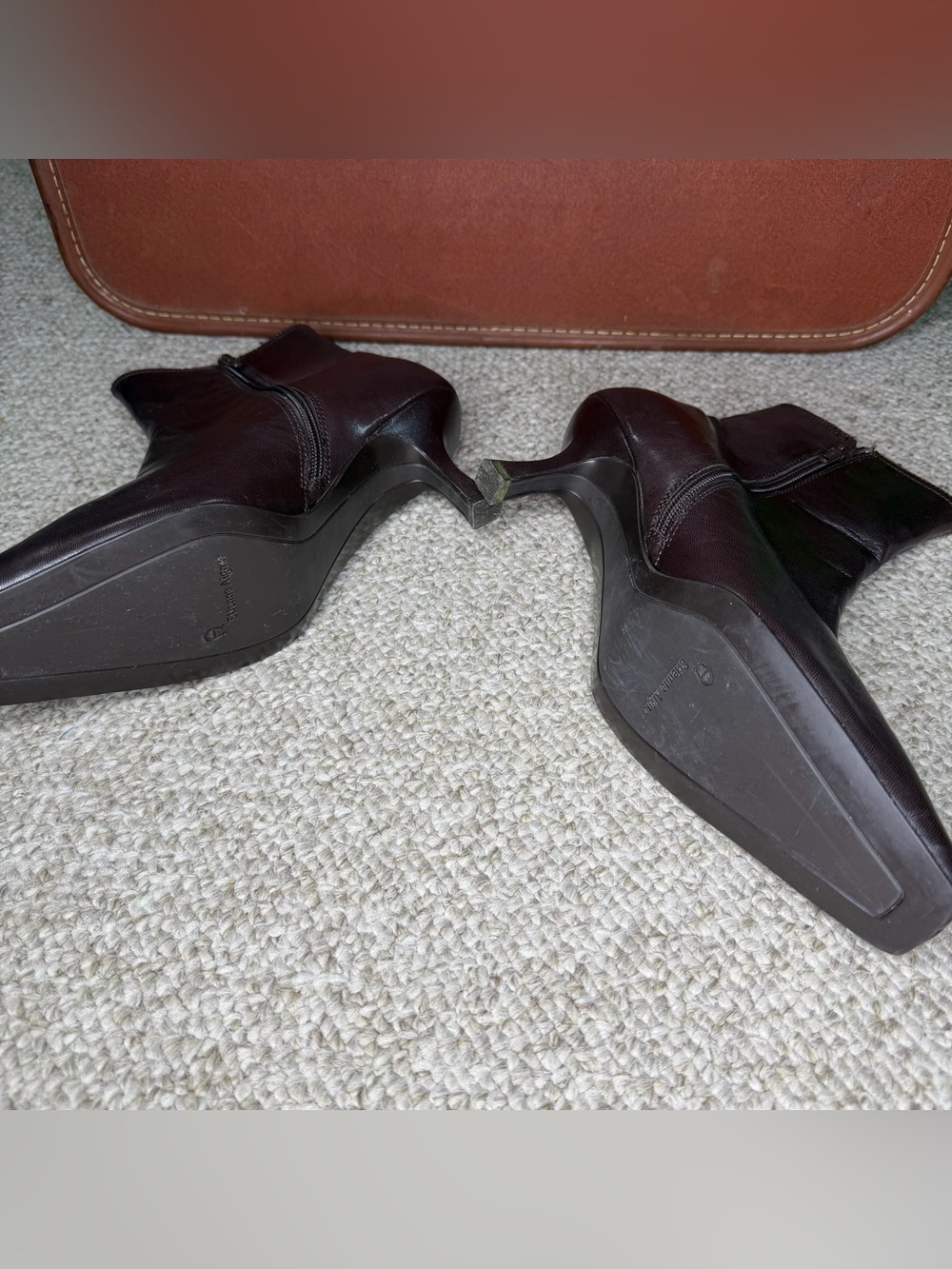 Etienne Aigner heeled ankle boots - Picture 13 of 13